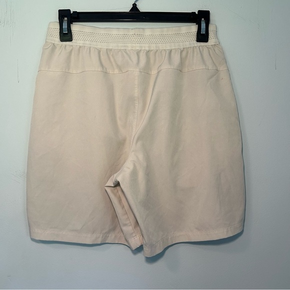 Fabletics White Bermuda Athletic Shorts with Pockets Size Small - Picture 2 of 7